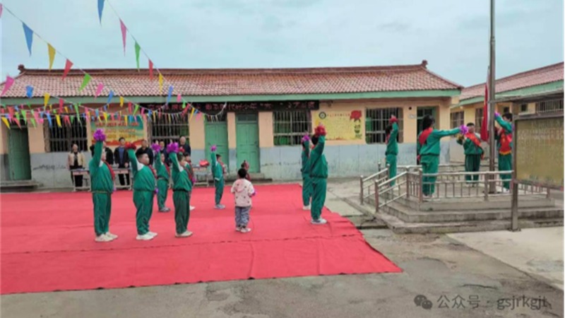 真情暖童心 帮扶伴成长——甘肃金控集团驻村帮扶工作队赴松树村小学开展“六一”慰问活动